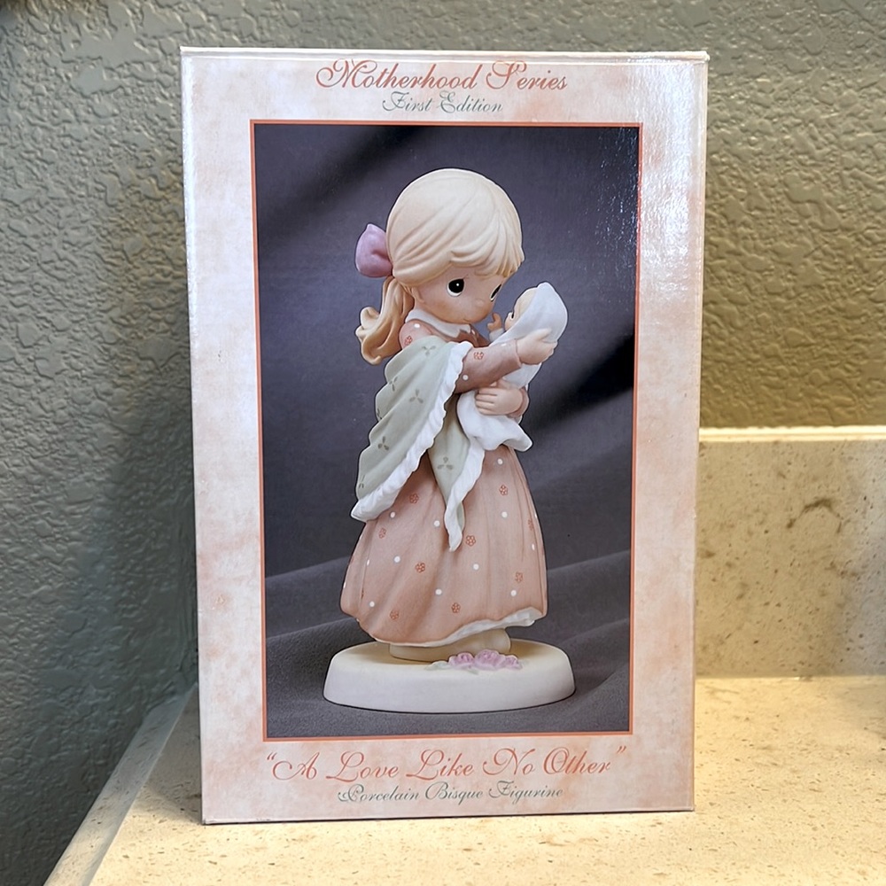 PRECIOUS MOMENTS - 1st Edition in Series  - A Love Like No Other 1999